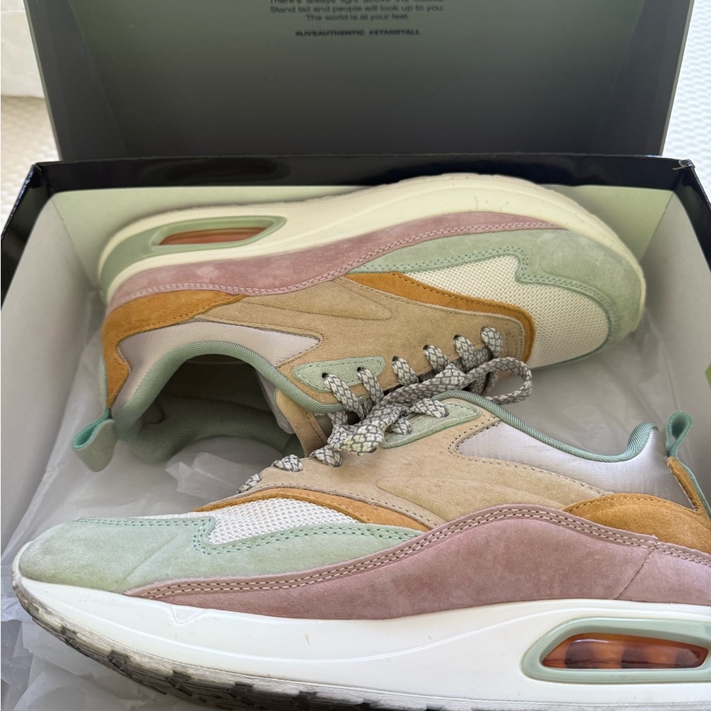 Multi-colored low-profile sneakers with layered design and comfortable sole